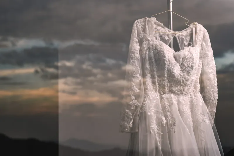 Detalle del vestido de novia.