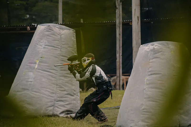 Jugadores de paintball durante una partida en Ibagué.