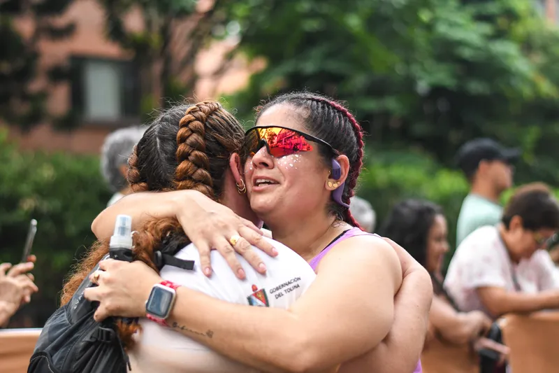 Corredores participando en una carrera atlética en Ibagué.