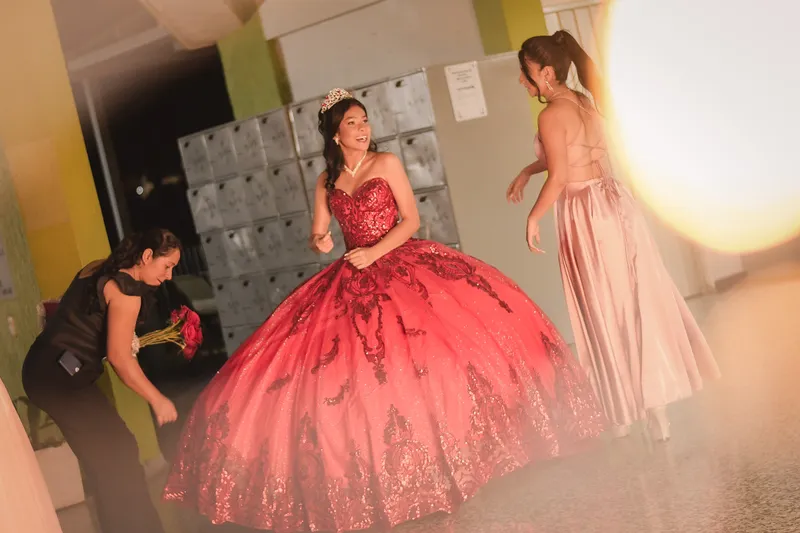 Sesión fotográfica previa a una fiesta de quince años en Ibagué.